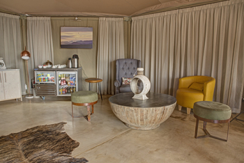 Desert Hills Glamping: Sitzecke