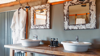 Khulu Bush Camp Khulu Bush Camp: Doppelwaschtisch