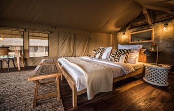 Mara River Post Mara River Post: Doppelbett und Gepäckablage