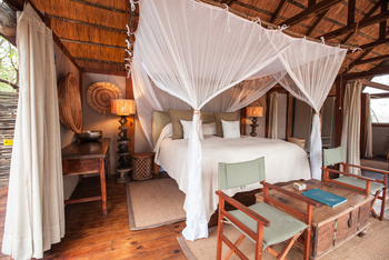 Sindabezi Island Camp: Honeymoon Chalet