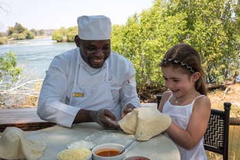 Toka Leya Camp Toka Leya Camp: Pizza machen