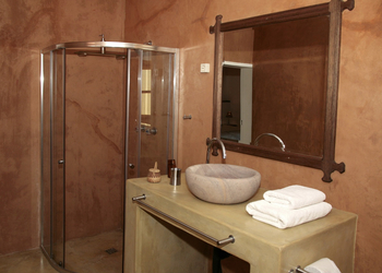 Waterberg Guest Farm: Steinernes Waschbecken