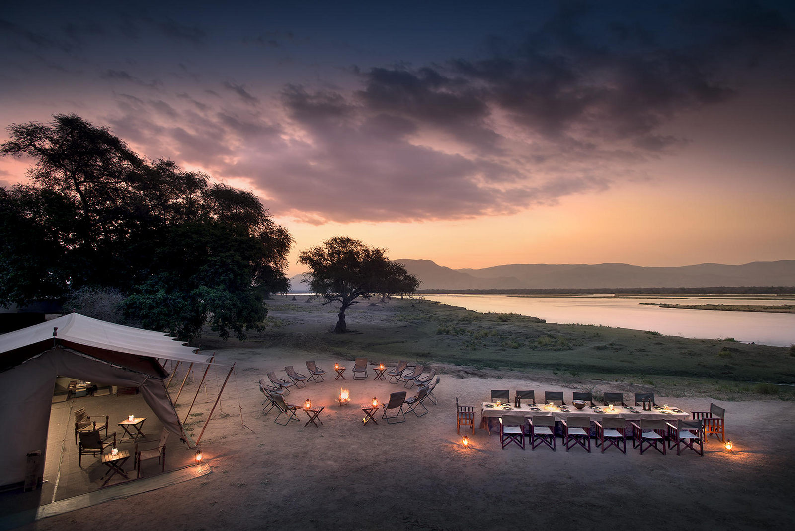 Zambezi Expeditions Zambezi Expeditions: Zentralbereich am Abend