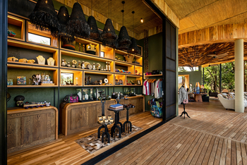 andBeyond Grumeti Serengeti River Lodge: Safari Shop