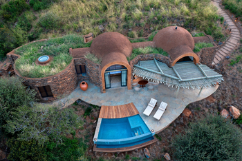 andBeyond Suyian Lodge: Schrägsicht Suite