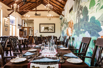 Bamboo Forest Safari Lodge: Tisch im Speisesaal