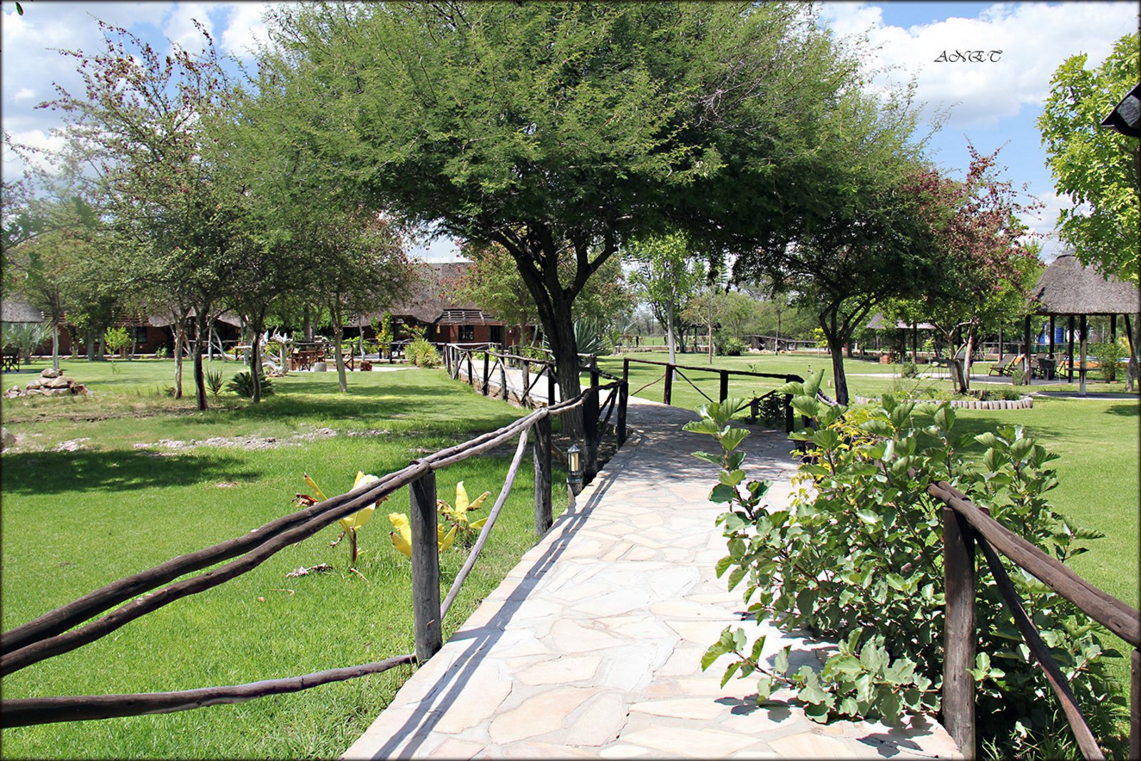 Fiume Lodge Fiume Lodge: Gepflasterter Weg