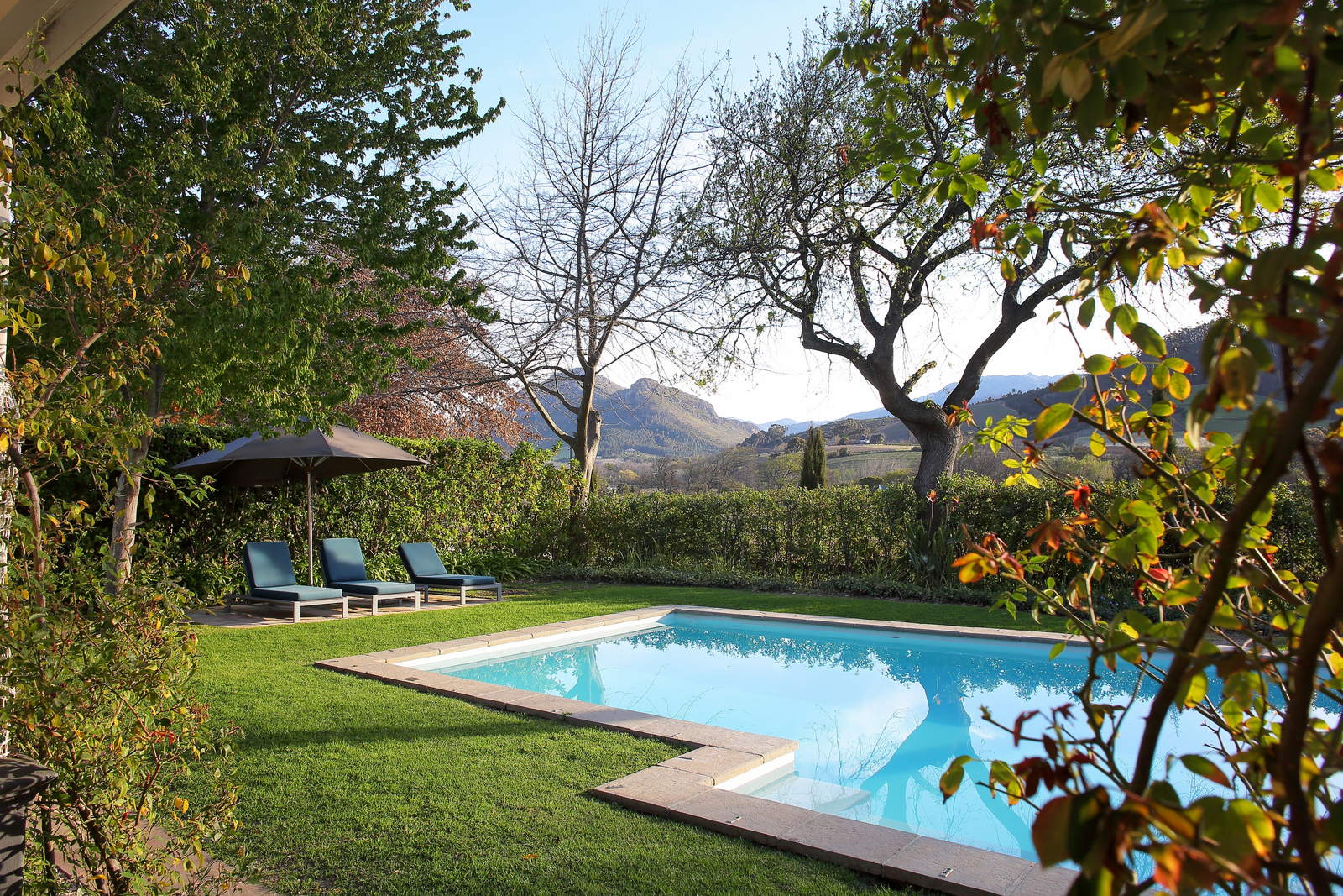 La Clé Village La Clé Village: Grange - Pool vor den Bergen