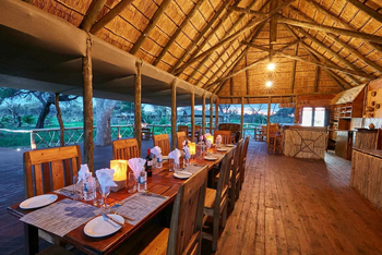 Mogogelo Camp Mogogelo Camp: Esstisch