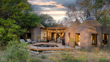 Sabi Sabi Bush Lodge: Private Deck mit Plunge Pool und Laternen