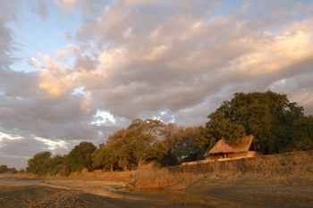Tafika Camp: Gästechalet am Fluss