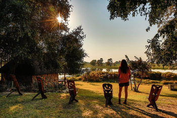 Thamalakane River Lodge: Rasen der Lodge