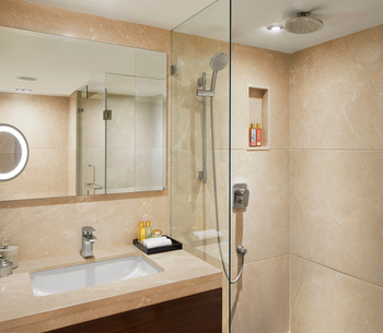 Vivanta by Taj President: SeleQtions Suite