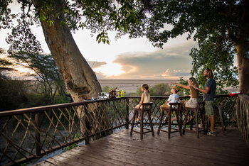Basecamp Masai Mara: Familie auf Terasse