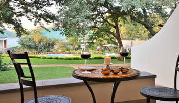 Batonka Guest Lodge: Pool View Room