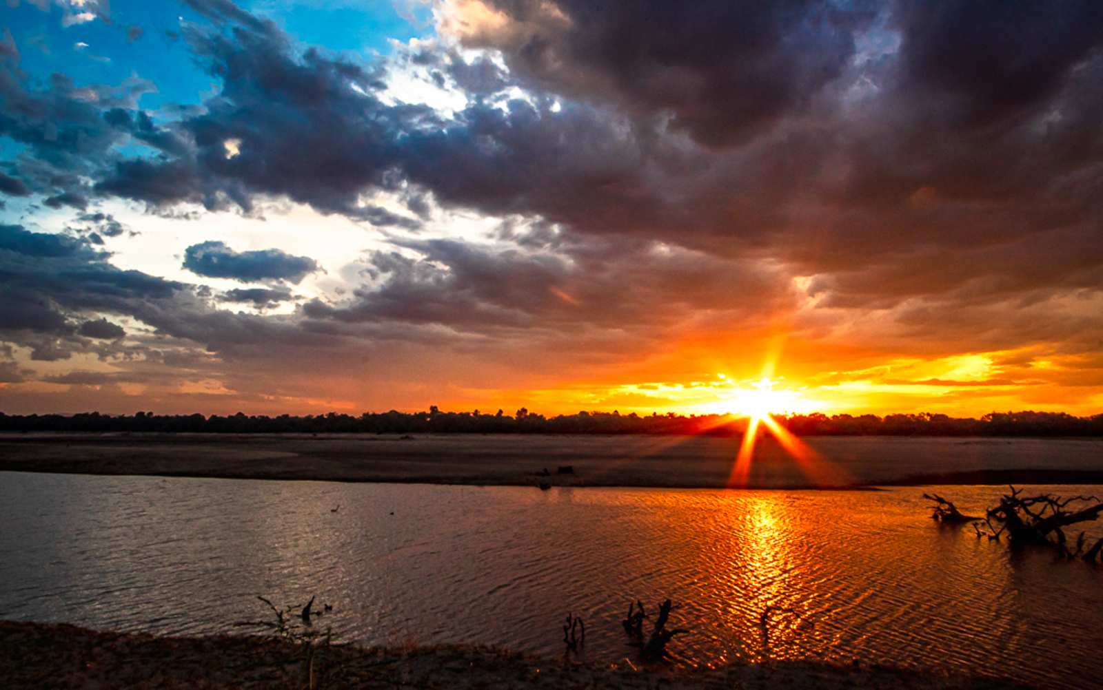 Bushcamp Company Bushcamp Company: Sonnenuntergang über dem Luangwa
