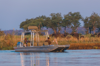 Classic Zambia Safaris Classic Zambia Safaris: Motorbootexkursion