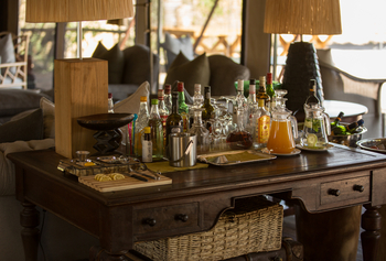 Little Machaba Camp:Open Bar