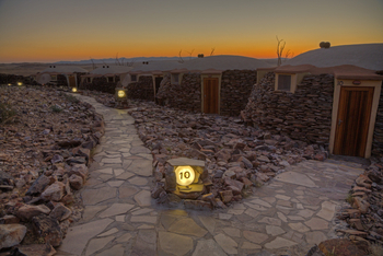 Rostock Ritz Desert Lodge: Gepflasterte Wege