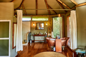 Sala's Camp: Gästebad mit Kupferwanne