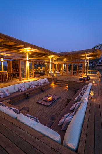 Shumba Camp Shumba Camp: Feuer auf dem Deck