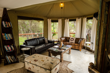 Taranga Safari Lodge: Bibliothek