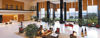 The Oberoi Mumbai: Rotes Klavier in der Main Lobby