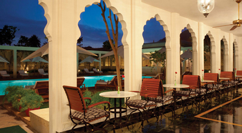 The Trident, Jaipur: Galerie am Pool