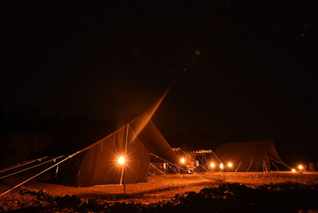 Forsyth Lodge Forsyth Lodge: Beleuchtete Zelte