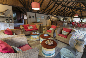 KaingU Safari Lodge: Lounge