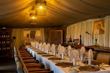 Lemala Ngorongoro Tented Camp: Gedeckte Tafel