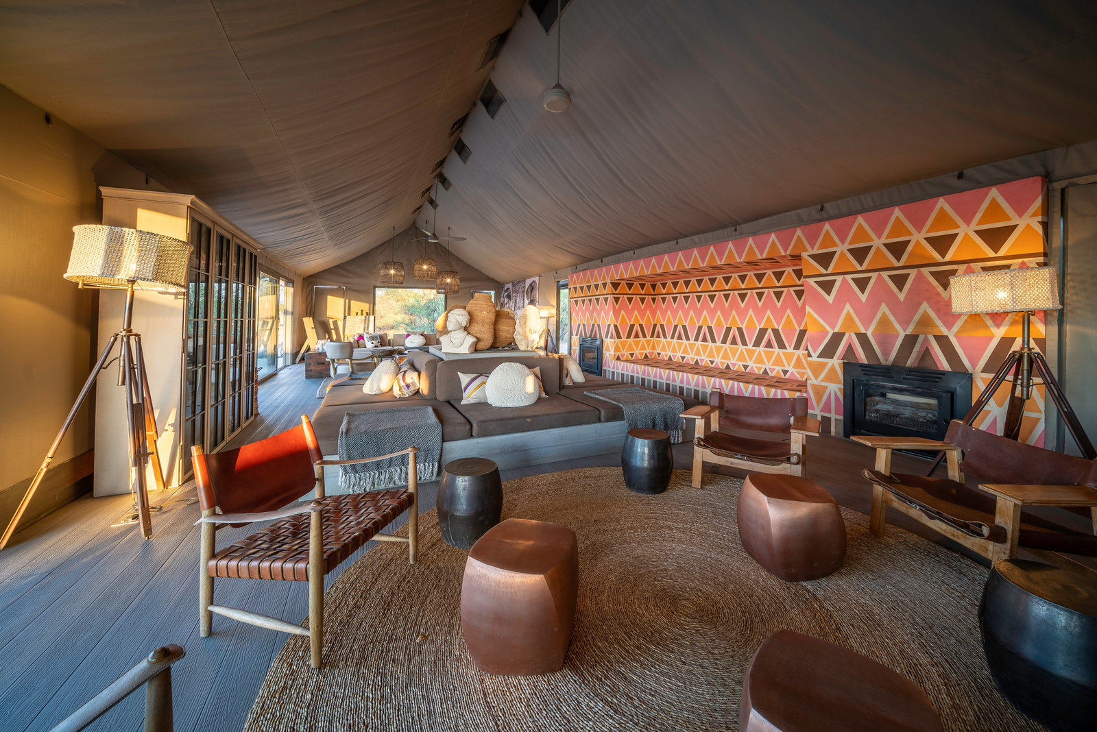 Linkwasha Camp Linkwasha Camp: Blick durch die Lounge