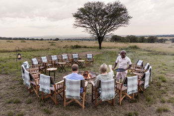 Olakira Migration Camp: Sundowners am Feuer
