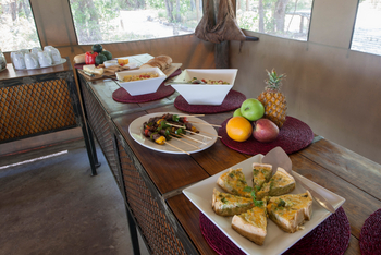 Sango Safari Camp: Lunch Buffet