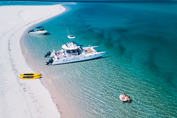 Santorini Mozambique: Katamaran Aphrodite