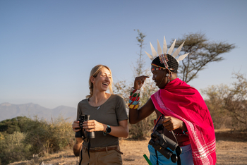 Sarara Eco Collection: Samburu Guide mit Gast