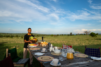 Serengeti Mara River Camp: Gedeckter Tisch