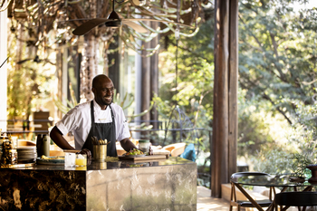 Singita Sweni Lodge: Barman