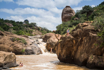 Siruai Exclusive Mobile Camp: Wasserfall am Ewaso Narok