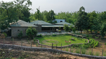 Tathastu Resort Bandhavgarh: Garten