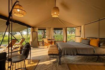 Ubuntu Migration Camp: Gästezelt mit Schreibtisch