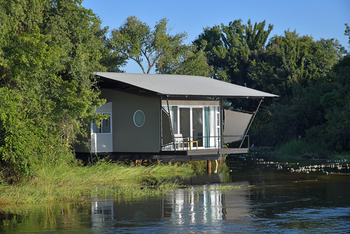 Zambezi Mubala Lodge: Chalet am Fluss