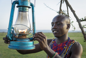 Encounter Mara Camp: Öllampe