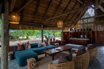 Kapamba Bushcamp: Lounge und Bar