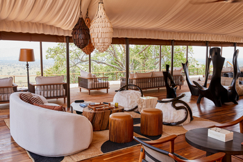 Laba Grumeti Art Lodge: Lounge mit Blick