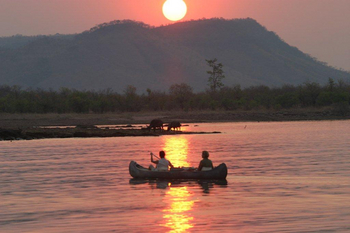 Musango Safari Camp: Kanufahrt auf dem Kariba-See