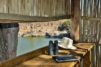 Nogatsaa Pans Chobe Lodge: Beobachtungsunterstand