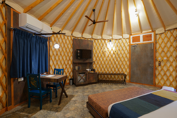 Tathastu Resort Kanha: Yurt