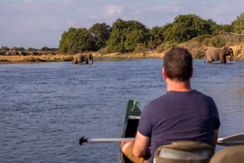 Time + Tide Chongwe Camp: Kanusafari