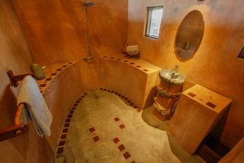 Track and Trail River Camp Track and Trail River Camp: Dusche